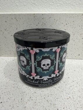 Wicked Vanilla Woods Candle 3 Wick Bath & Body Works Halloween 14.5 oz New 2025